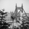 Erzsébet híd, szemben a pesti hídfőnél a Belvárosi templom.