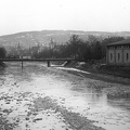 Limmat folyó, a hídon túl a Schweizerisches Landesmuseum látszik.