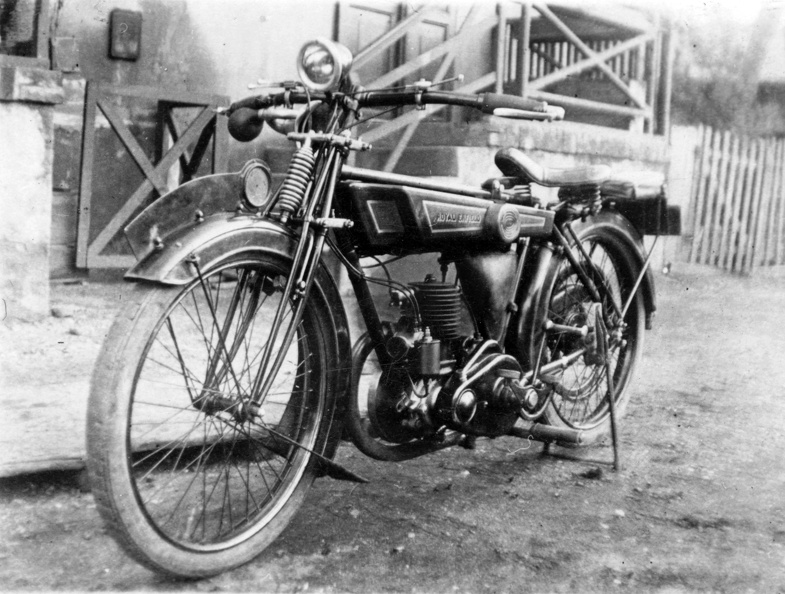 Royal Enfield motorkerékpár.