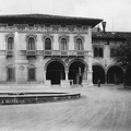 Piazza Antonio Rosmini, Palazzo della Cassa di Risparmio.