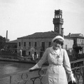 Murano, a Ponte Lungo híd a Canale Ponte Lungo és a Rio dei Vetrai találkozásánál, háttérben az egykori Santo Stefano templom tornya..