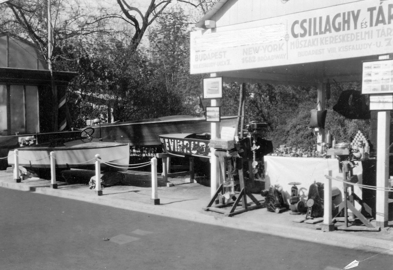 Ipari Vásár, Evinrude motorcsónak képviselet. Forrás/source: National Archives, Washington, USA, RG151 FC.