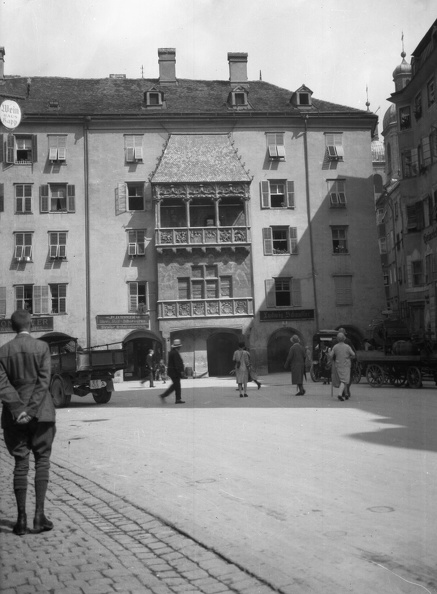 Herzog Friedrich Strasse, Aranytetős ház (Goldenes Dachl) .