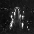 a kivilágított Erzsébet híd a Gellérthegyről nézve.