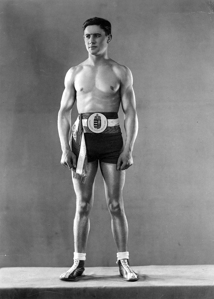 Mándi Imre ötszörös magyar bajnok, berlini olimpikon ökölvívó.