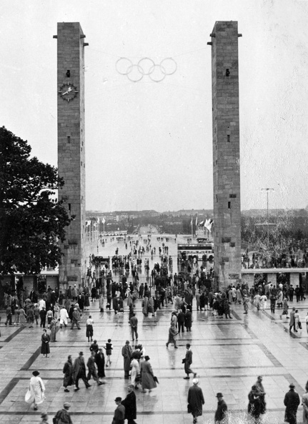 Olimpiai Stadion főbejárata a stadion felől fotózva.
