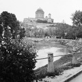 Kis-Duna, háttérben a Bazilika.
