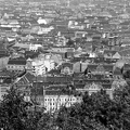 Belváros a Gellérthegyről nézve, elől a Belgrád (Ferenc József) rakpart házai.