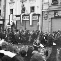 Fő tér, 1938. november 11., Horthy Miklós kormányzó (balra) bevonulása.
