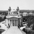 látkép a Líceum teraszáról a Főszékesegyházzal, jobbra az Igazságügyi palota (Törvényház).
