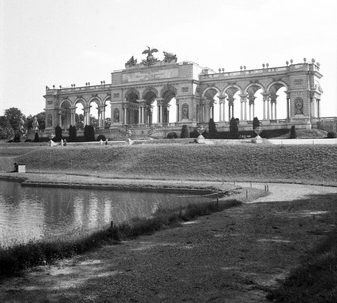 Gloriette a Schönbrunni kastély parkjában.