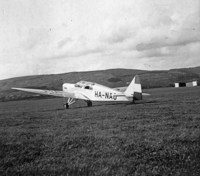 Zlin-212 sport és túra repülőgép.