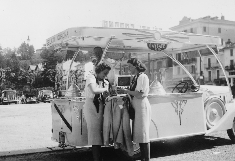 Piazza Marconi a Lago Maggiore partján, a magyar női tornász válogatott tagjai.