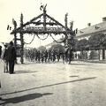 Fényi utca (Strada Uzinei), gyalogság, a magyar csapatok bevonulása idején.