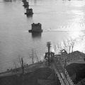 kilátás a Péterváradi erődből a Váradi híd pilléreire és a hídfő romjaira.