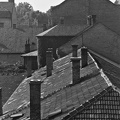 kilátás az Árpád út 14. sz. II. emeletéről, előtérben a Jókai utca páros oldalán lévő házak tetőzete.