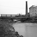 lerombolt híd a Karasica patak felett, mögötte a malom épülete.