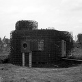 befejezetlen bunker a vasútállomás mellett.