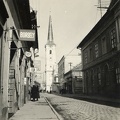 Iskola utca (Björnsonova ulica) a katolikus templom felé nézve.