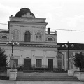Leontovics (Lenin) utca - Szaska utca sarok, a kép készítése idején színháznak átalakított domonkos kolostor székesegyháza (ma ortodox székesegyház).