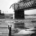 az 1941-ben felrobbantott Darnytsia vasúti híd a Dnyeper folyón.