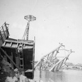 a szerbek által felrobbantott újvidéki közúti híd roncsa.