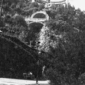Erzsébet híd budai hídfő, szemben a Szent Gellért szobor alatti vízesés.