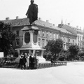 Széchenyi tér, Széchenyi István szobra.