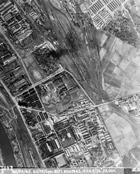 légifotó, IX. Ferencvárosi rendezőpályudvar, a kép bal szélén Soroksári út és a ráckevei Dunaág, középen az Illatos út megy keresztül.