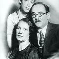 Nagy Imre későbbi miniszterelnök feleségével és leányuk Erzsébet.