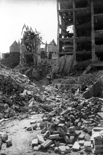 Hattyú utca környéke, háttérben a Magyar Országos Levéltár lerombolt épülete.