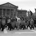 Hősök tere, balra a háttérben a Műcsarnok, május 1-i ünnepség.