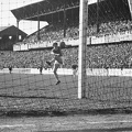 Üllői út, FTC pálya, MTK - Slavia Praha (felemás mezben) 7:0, húsvéti torna mérkőzés 1949. április 18-án. Palotás lő gólt, a Slavia kapusa Kabicsek.