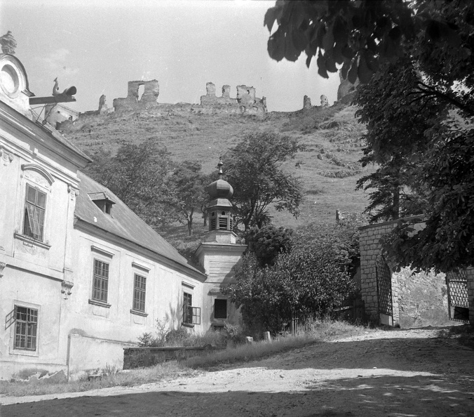 Püspöki Palota és a vár.