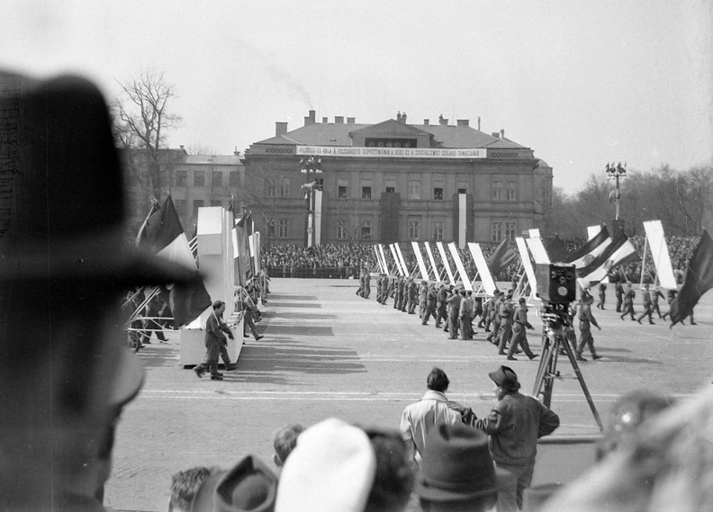 Felvonulási tér, 1955. április 4.