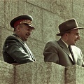 Ötvenhatosok tere (Sztálin tér), május 1-i felvonulás. Bata István és Hegedüs András a dísztribünön.