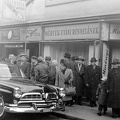 Váci utca 20. 1955-ös Chrysler Windsor személygépkocsi.
