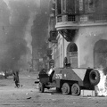 Rákóczi út - Akácfa utca sarok. Kiégett szovjet BTR-152 páncélozott lövészszállító jármű.