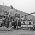Belgrád rakpart, Nemzetközi Hajóállomás,Tímár Éva színművésznő, háttérben a Szent István gőzhajó.