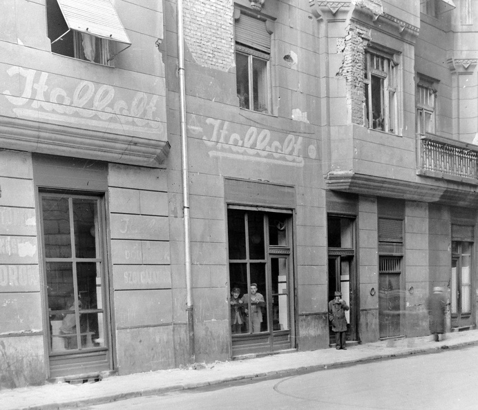 Német utca, a Rákóczi tér 9. sz. ház sarka.