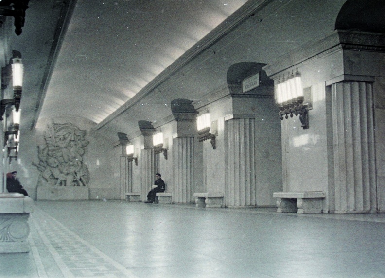 3. metróvonal, Szmolenszki állomás.