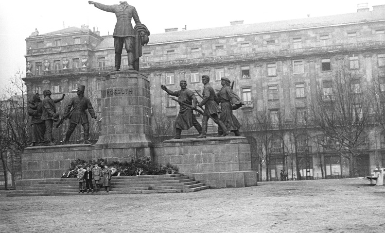 Kossuth Lajos tér, Kossuth-szoboregyüttes.