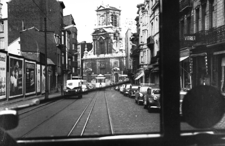 Rue Willems a Szent Jodok-templom felé nézve.