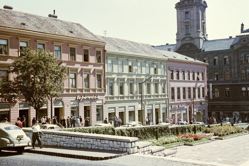 Széchenyi tér a dzsámi elől a Városháza felé nézve.