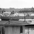 a pesti alsó rakpart a Vigadó téri hajóállomással. "HAZÁM" típusú Duna-tengerjáró.