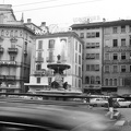 Piazza Riziero Rezzonico, középen az Antonio Bossi-szökőkút.