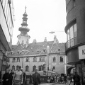 Hurbanovo námestie (Nagy Lajos tér), háttérben a Szent Mihály-kapu tornya.
