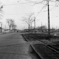 Üllői út (Vörös Hadsereg útja), balra a Ferihegyi repülőtérre vezető út torkolata, jobbra a Ferde utca (Ady Endre út) torkolata.