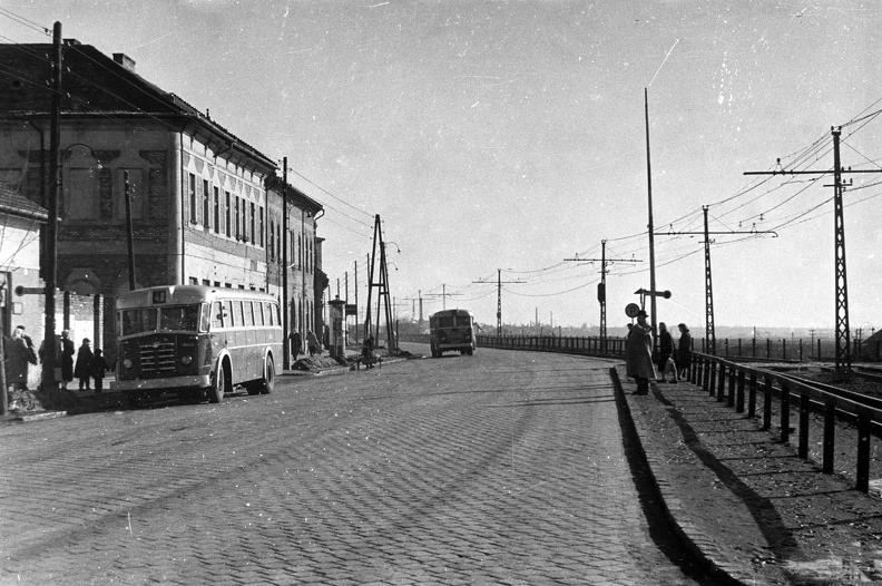 Helsinki (Dózsa György) út a Csepeli átjáró felől a Nagysándor József utca felé nézve.