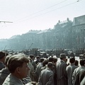 április 4-i katonai díszszemle, háttérben a Dózsa György út házai a Dembinszky utca magasságában.